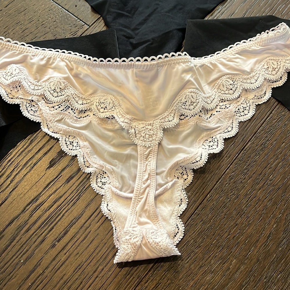 Victoria’s Secret Lace and Solid Thong Set - Picture 6 of 7